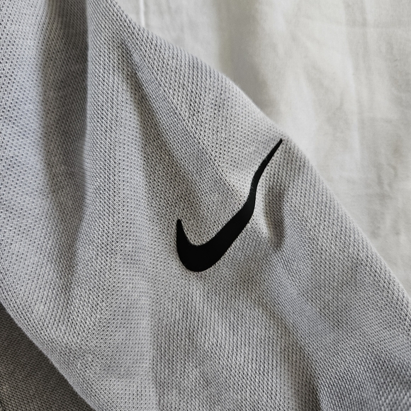 Nike Tour 1/2-Zip Golf Pull Over Grey FQ0472 077 Men's Size Medium - Picture 2 of 10